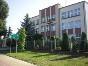 Budynek szkoły wraz z otoczeniem obecnie