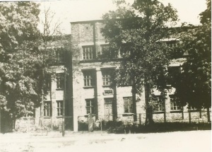 Główny budynek szkoły od 1 września 1933 r. - zdjęcie z okresu późniejszego